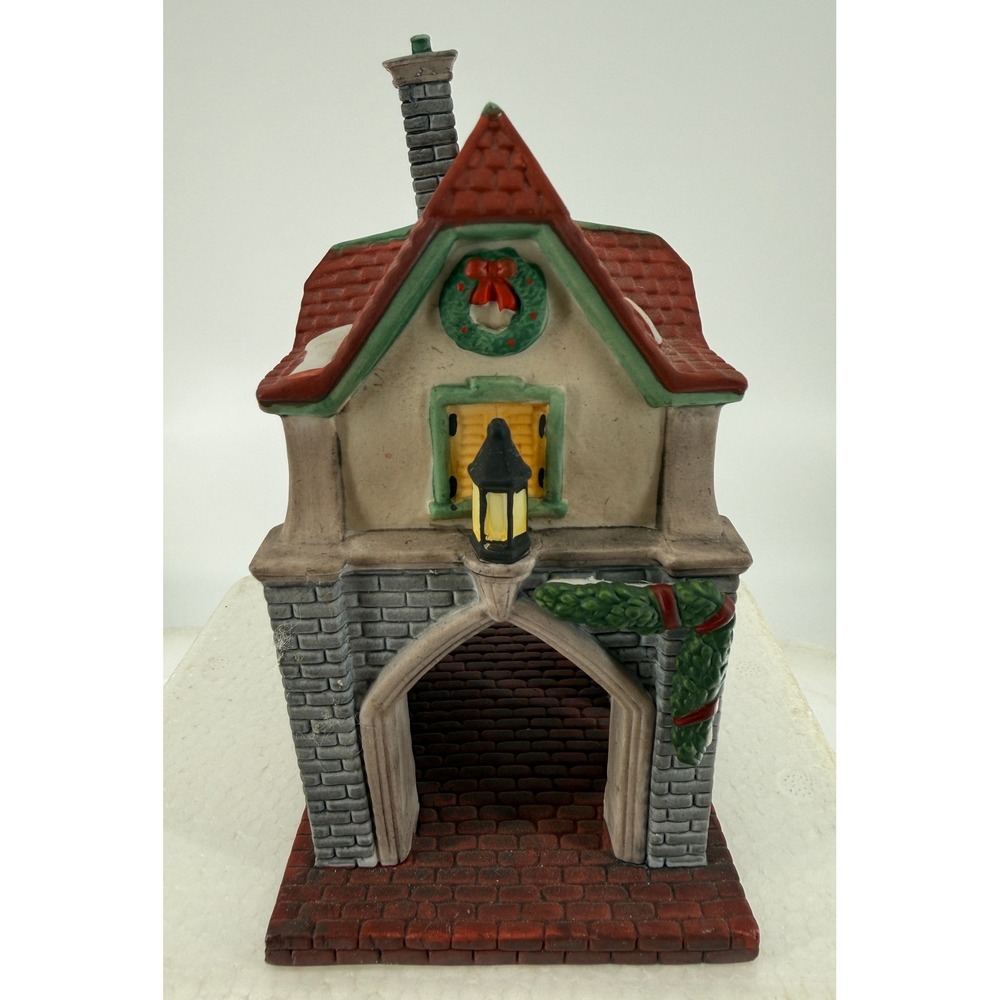 Department 56 Heritage Village Gate House 5530-1 Handpainted Porcelain Accessory